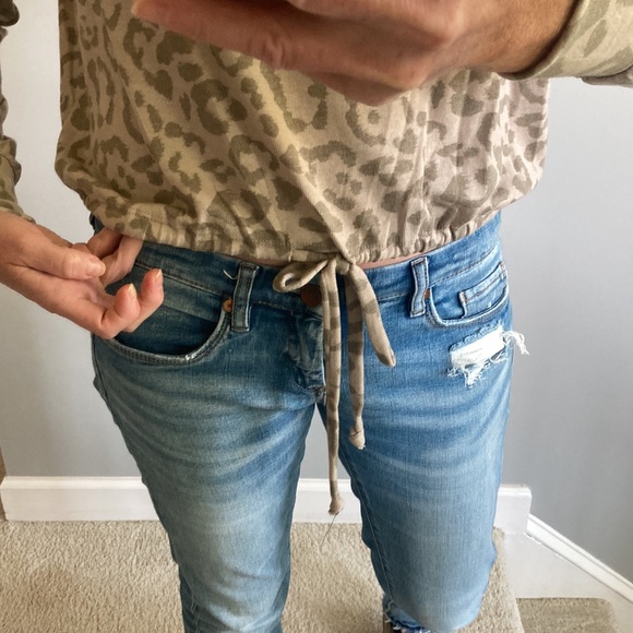 Animal Print Long Sleeve Cropped Top - Picture 9 of 12